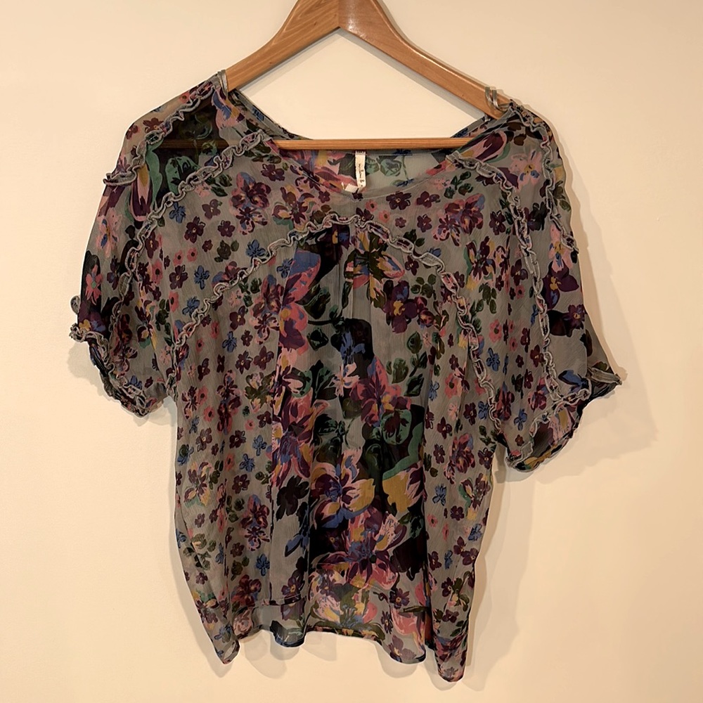 Willow And Clay sheer floral top size L.